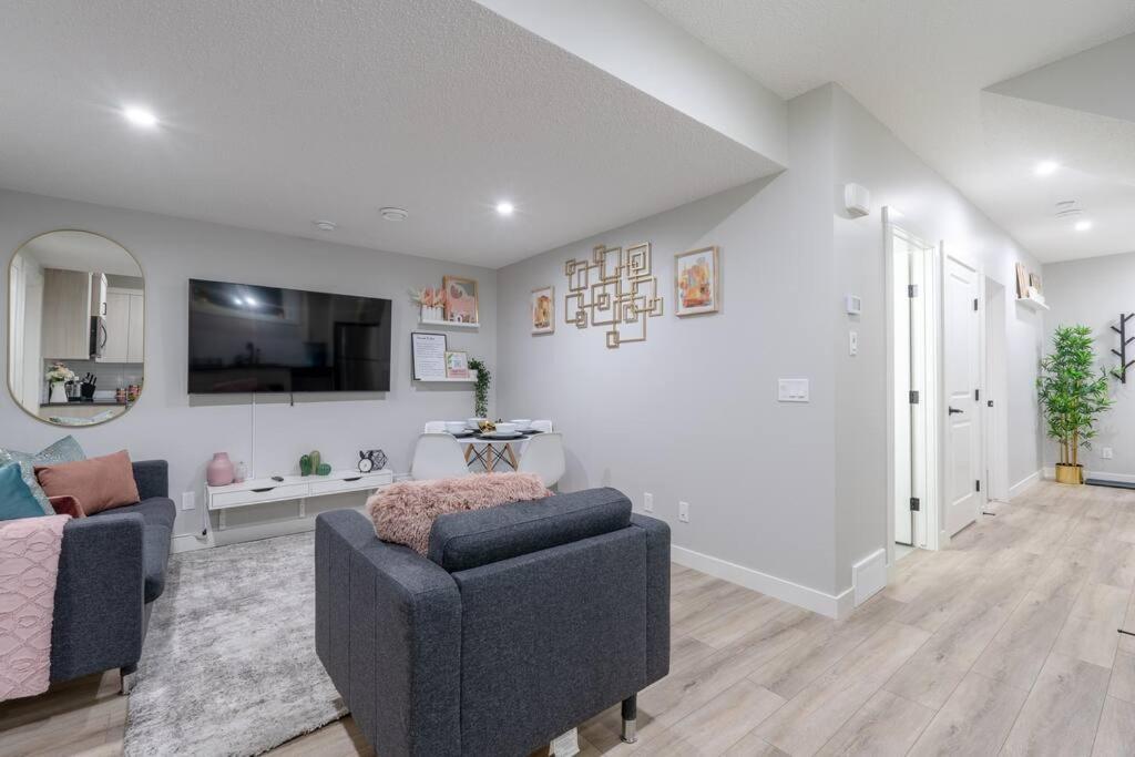 Your Perfect 2Br Stay In Se YYC Buitenkant foto