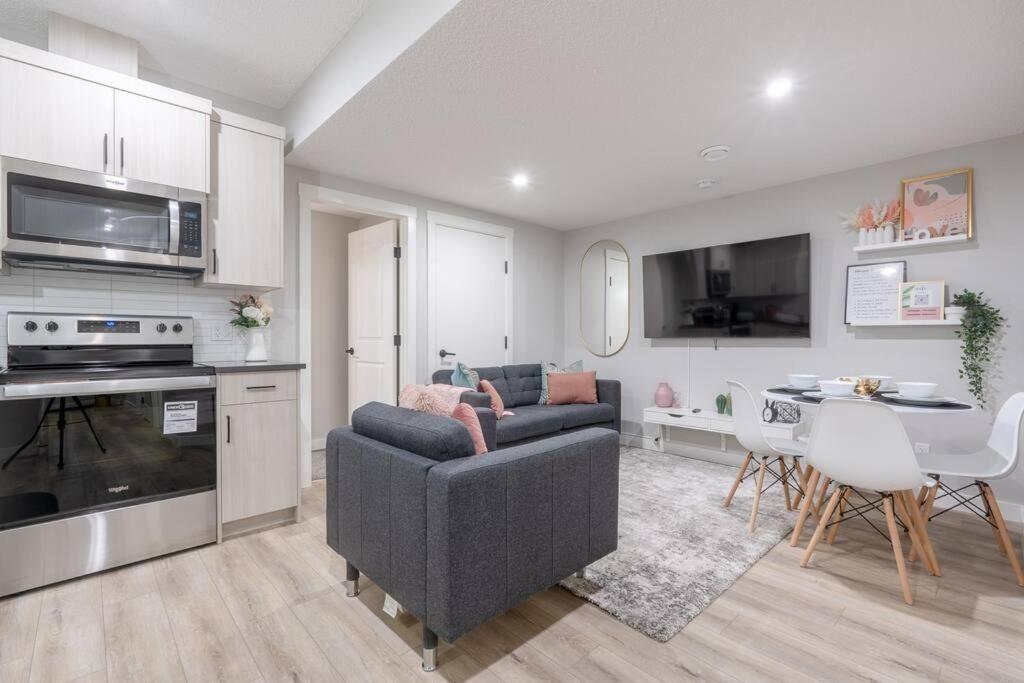 Your Perfect 2Br Stay In Se YYC Buitenkant foto