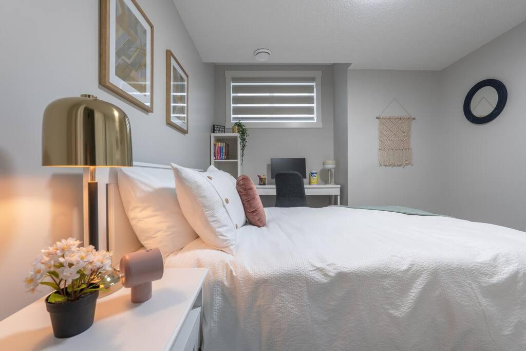 Your Perfect 2Br Stay In Se YYC Buitenkant foto