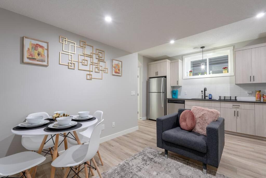 Your Perfect 2Br Stay In Se YYC Buitenkant foto