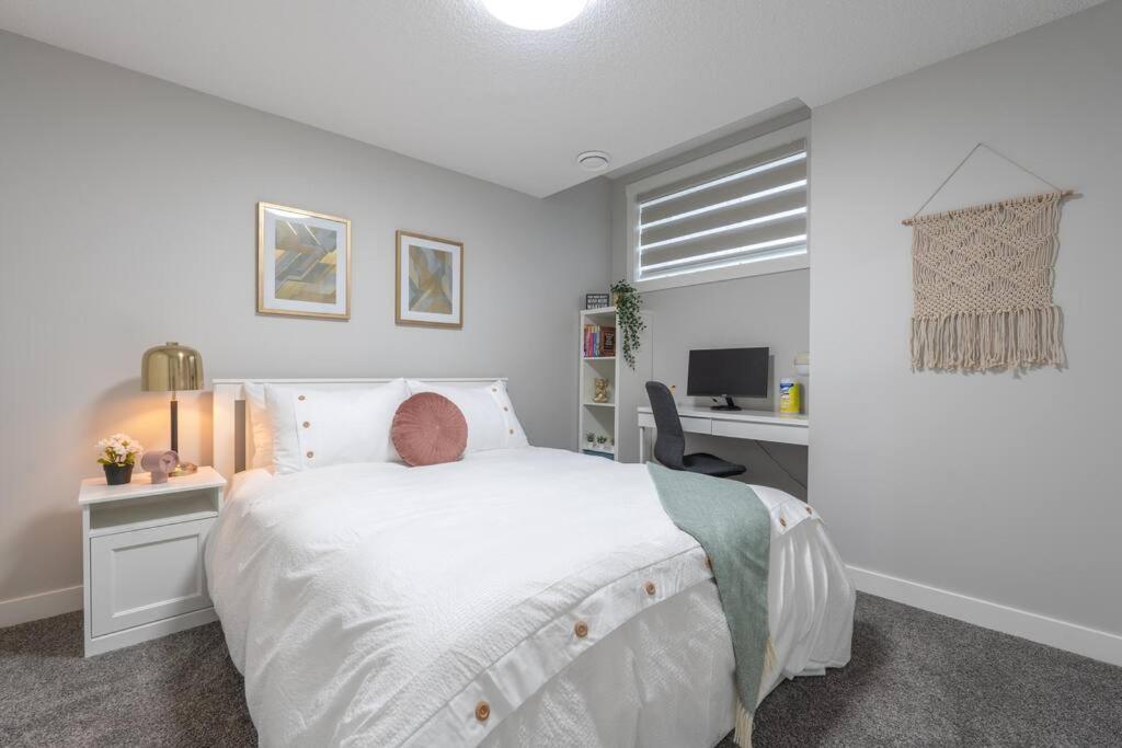 Your Perfect 2Br Stay In Se YYC Buitenkant foto