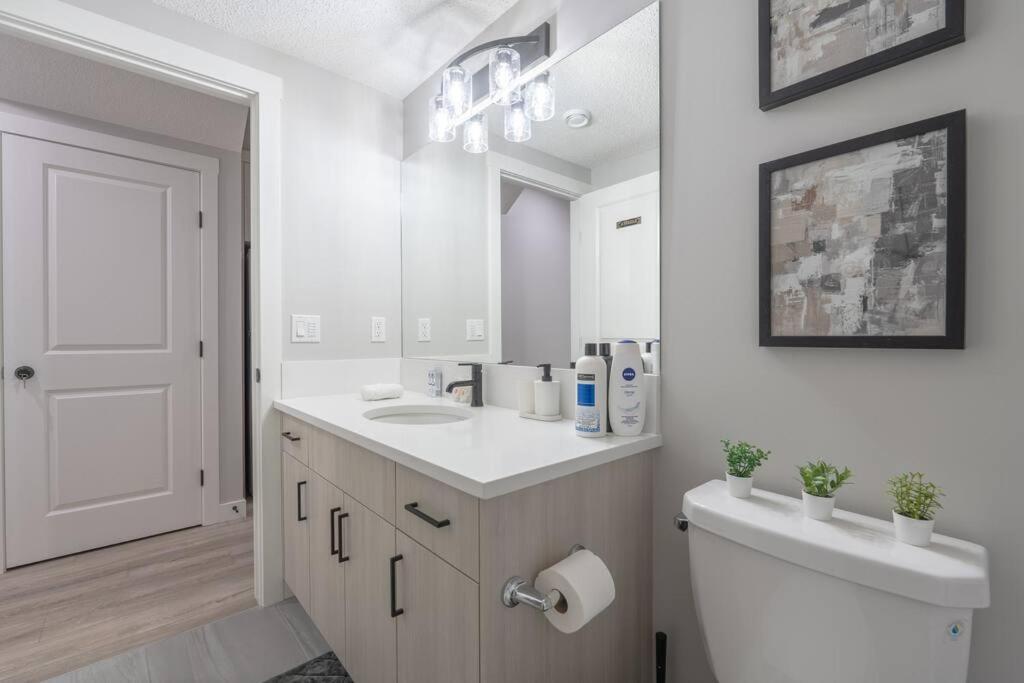 Your Perfect 2Br Stay In Se YYC Buitenkant foto