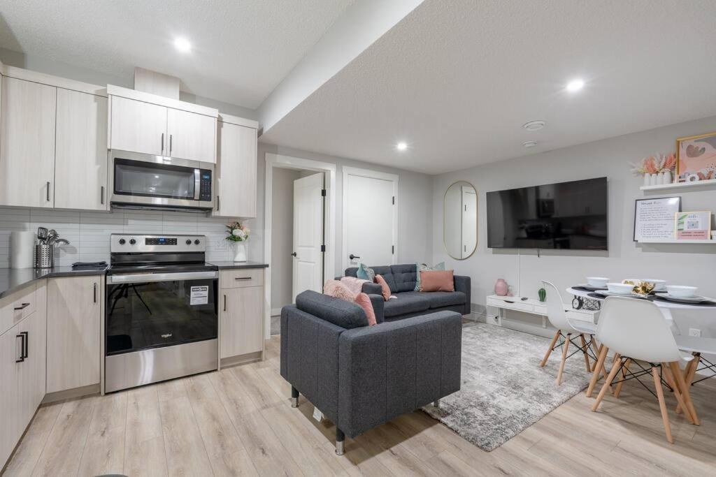 Your Perfect 2Br Stay In Se YYC Buitenkant foto