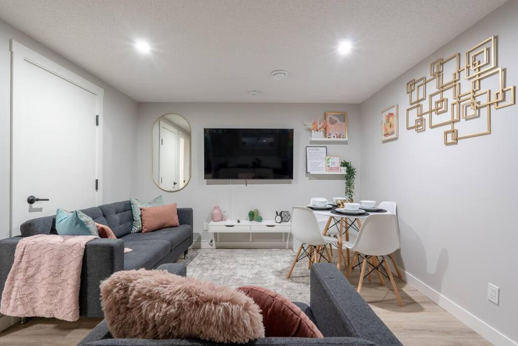 Your Perfect 2Br Stay In Se YYC Buitenkant foto