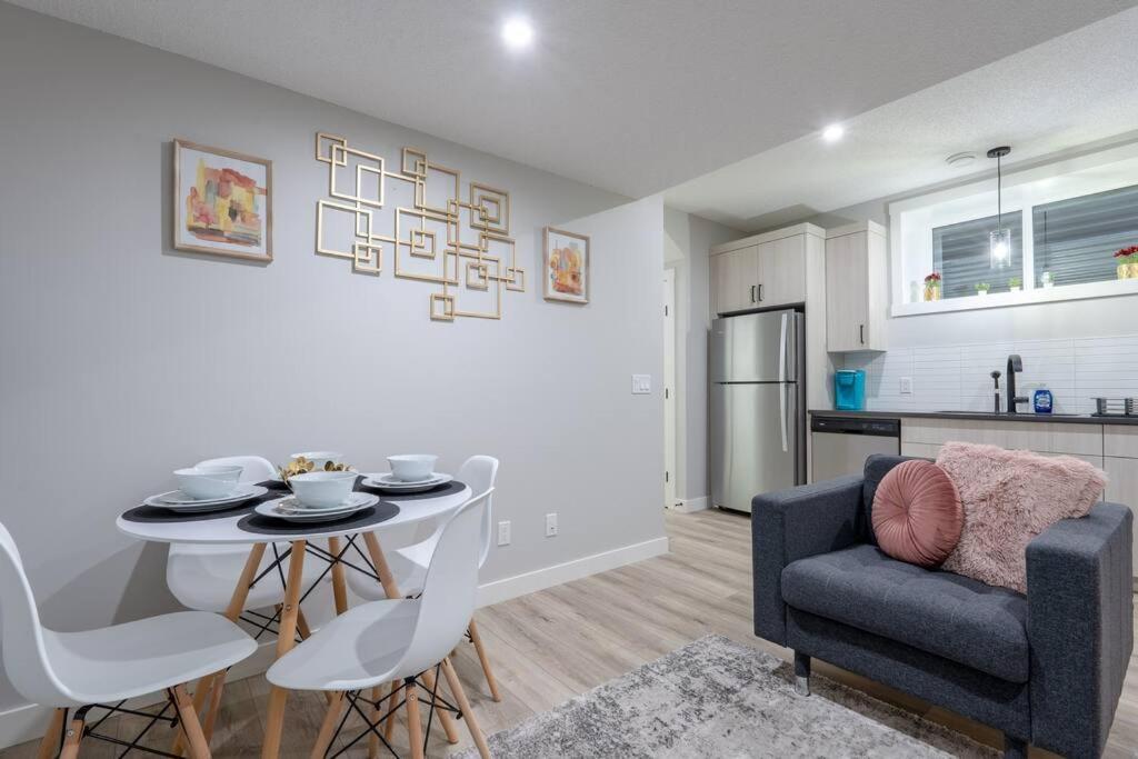 Your Perfect 2Br Stay In Se YYC Buitenkant foto