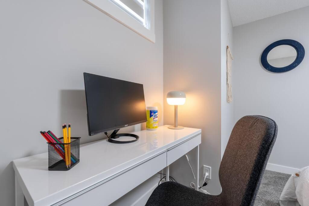 Your Perfect 2Br Stay In Se YYC Buitenkant foto